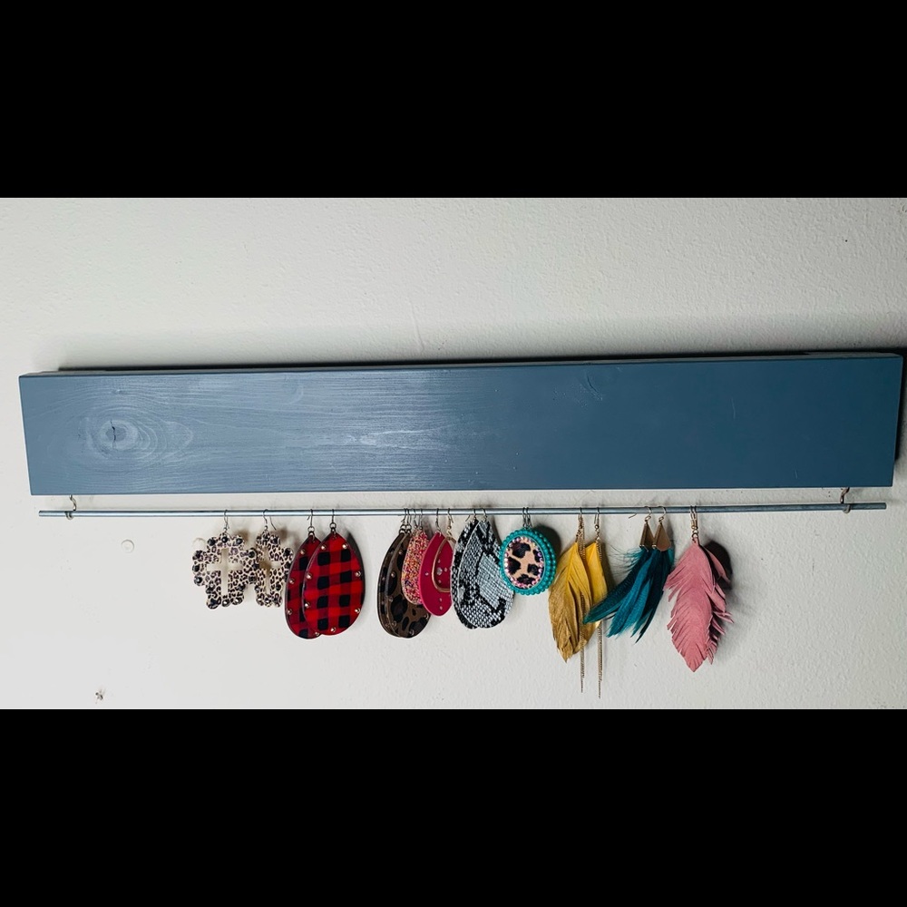Earring holder (earrings not included)